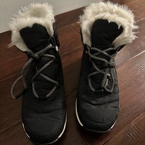 Youth Sorel Whitney boots size 3